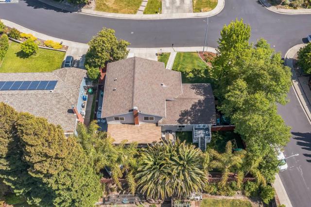 2740 Mohawk Cir, San Ramon CA: https://media.crmls.org/mediaz/1ad470f6-8dd6-450c-9660-bfcaede6a2e3.jpg