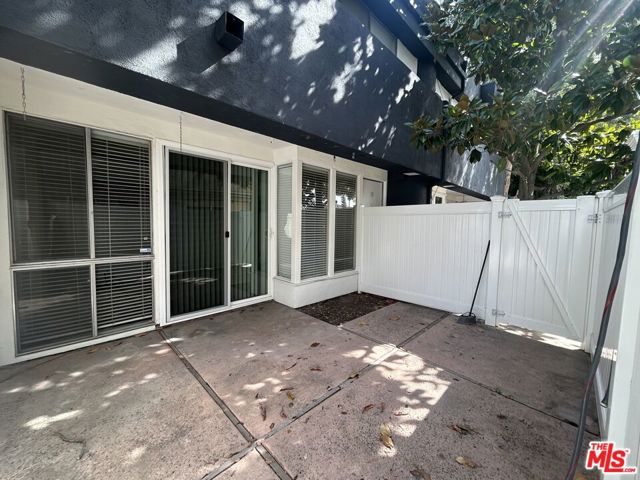 5142 Zelzah Avenue, Encino CA: https://media.crmls.org/mediaz/1ad4a854-cfdb-4c9b-9e2c-8531041edca3.jpg