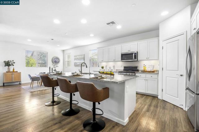 951 Dainty Avenue, Brentwood CA: https://media.crmls.org/mediaz/1ad4fc32-cde0-4576-9a13-9dad7bebfdc1.jpg