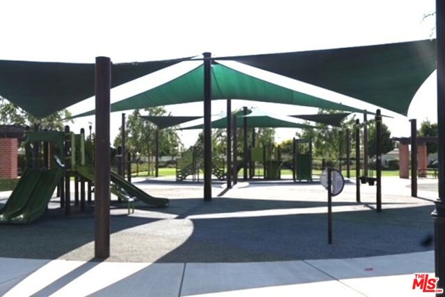3719 Pathway Court, Bakersfield CA: https://media.crmls.org/mediaz/1ad5379b-22ca-480f-8785-29981d143db9.jpg