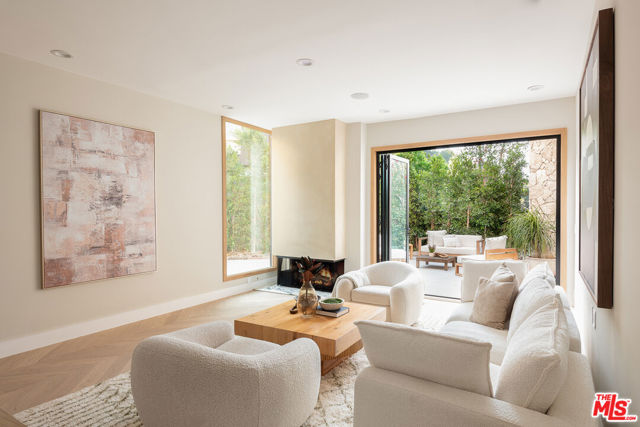 3977 Oeste Avenue, Studio City CA: https://media.crmls.org/mediaz/1ad5877c-d574-4450-bb56-b01a7bae862d.jpg