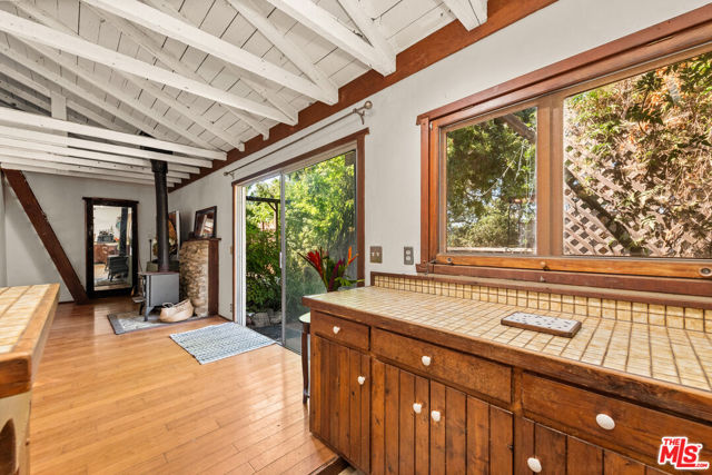 20158 Observation Drive, Topanga CA: https://media.crmls.org/mediaz/1ad5a3ad-21fc-4bd9-9ab4-cced8af289ed.jpg