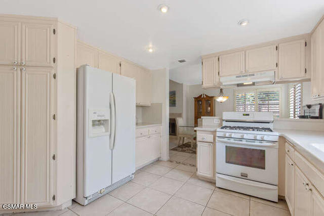 5837 Cochran Street, Simi Valley CA: https://media.crmls.org/mediaz/1ad5ab9d-8398-4025-8f71-491a4381563c.jpg
