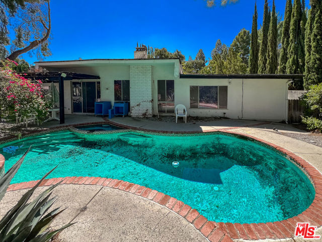 21626 Cezanne Place, Woodland Hills CA: https://media.crmls.org/mediaz/1ad62a37-c4bd-4c53-8deb-b643e26fde53.jpg
