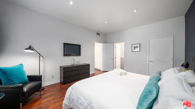 1818 Thayer Avenue, Los Angeles CA: https://media.crmls.org/mediaz/1ad6363d-cec9-4a91-bc53-1fbe40047e70.jpg
