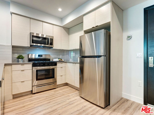 338 N Mariposa Avenue, Los Angeles CA: https://media.crmls.org/mediaz/1ad65242-b4fd-4902-8ccd-84c646a3a1e7.jpg