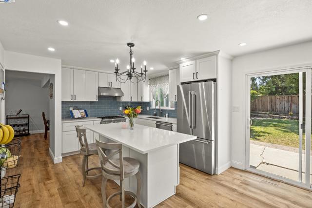 963 Getoun Dr, Concord CA: https://media.crmls.org/mediaz/1ad73350-d58f-47ca-8829-8f44e3ce7951.jpg