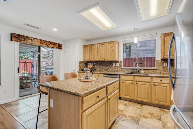 349 Cose Ln, Tracy CA: https://media.crmls.org/mediaz/1ad85809-2468-41cb-8e46-37b18c9d7ebd.jpg