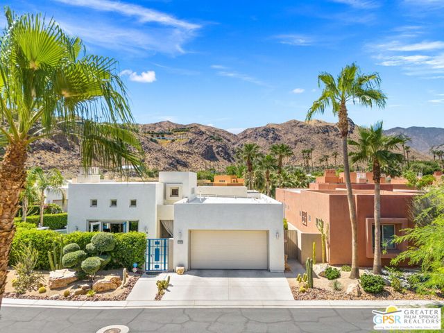 2985 Searchlight Lane, Palm Springs CA: https://media.crmls.org/mediaz/1ad93627-bc90-46b9-883d-fb1c398d0c8c.jpg