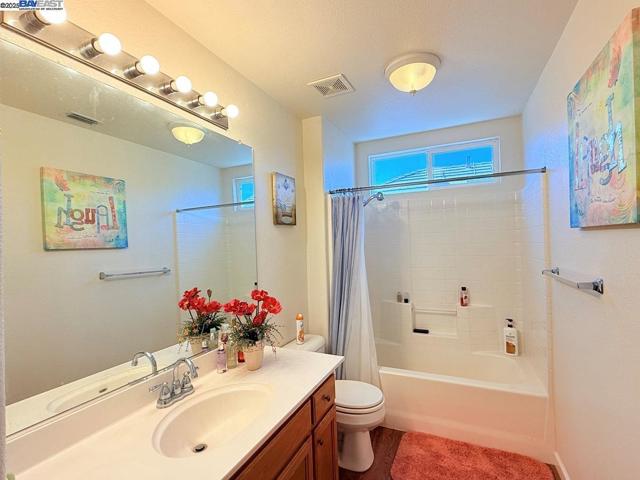 1322 Emerson Dr, Pittsburg CA: https://media.crmls.org/mediaz/1ad9c3e9-0124-4301-a734-8ffcd87e33bf.jpg