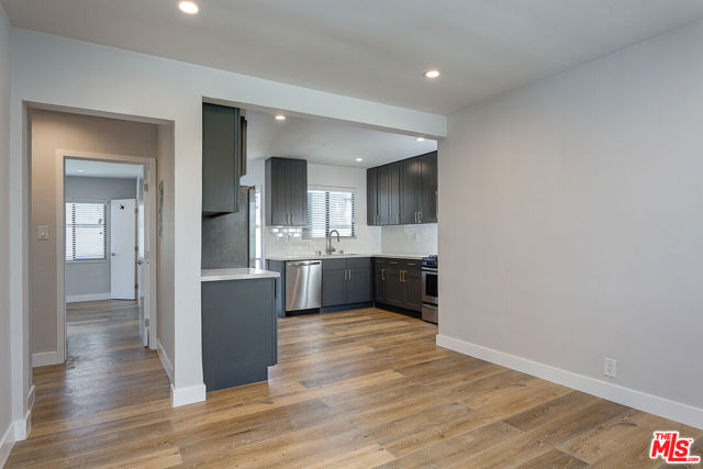 2845 S REDONDO, Los Angeles CA: https://media.crmls.org/mediaz/1ad9e9ae-3682-46c8-bea2-3d29853de3ca.jpg