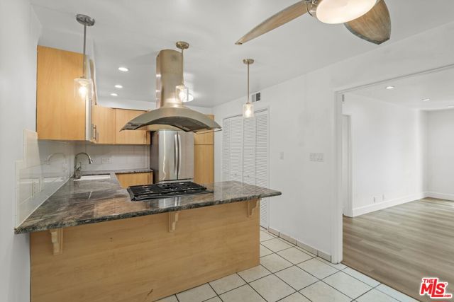 530 Evergreen Street, Inglewood CA: https://media.crmls.org/mediaz/1ada6d64-8b16-4d1e-be54-c2dfd6d27e98.jpg