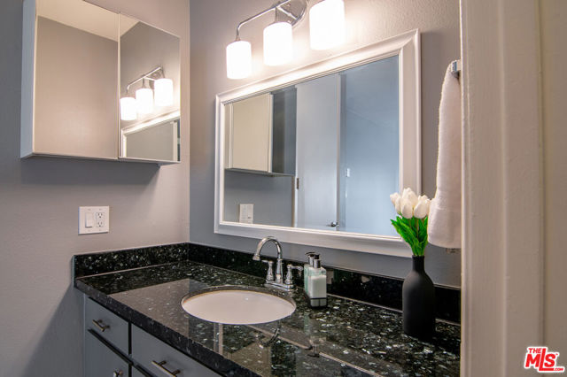 6000 Canterbury Drive, Culver City CA: https://media.crmls.org/mediaz/1ada9cd4-36ac-4514-881c-348246b07434.jpg