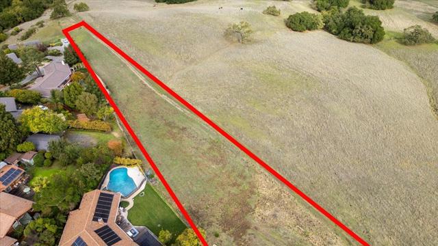 16280 Oak Canyon Drive, Morgan Hill CA: https://media.crmls.org/mediaz/1adad3fb-4833-42e9-b36e-fddba840ad0e.jpg