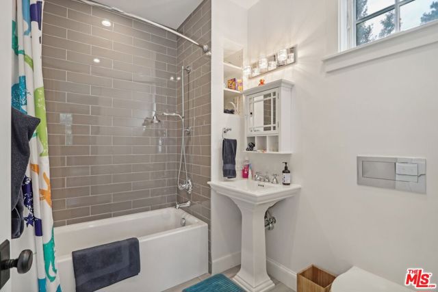 3143 Shelby Drive, Los Angeles CA: https://media.crmls.org/mediaz/1adb19d4-bc9a-4ff0-9ee0-52e1a0b557a6.jpg
