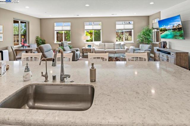 6822 Spanner Ct, Tracy CA: https://media.crmls.org/mediaz/1adb3c69-79ad-4402-8c1f-a993c16f5bfa.jpg