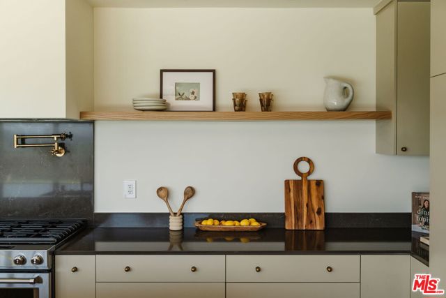 29204 Deep Shadow Drive, Agoura Hills CA: https://media.crmls.org/mediaz/1adb6e40-4cab-4518-8cd1-e5a35fb41988.jpg
