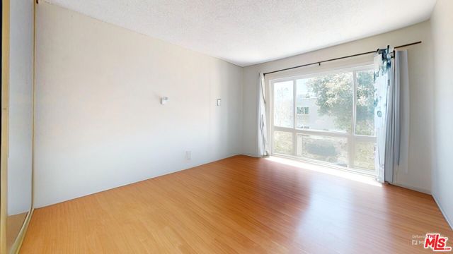437 29th Street, San Francisco CA: https://media.crmls.org/mediaz/1adbd4b3-e8d1-4502-a895-319943cd7679.jpg