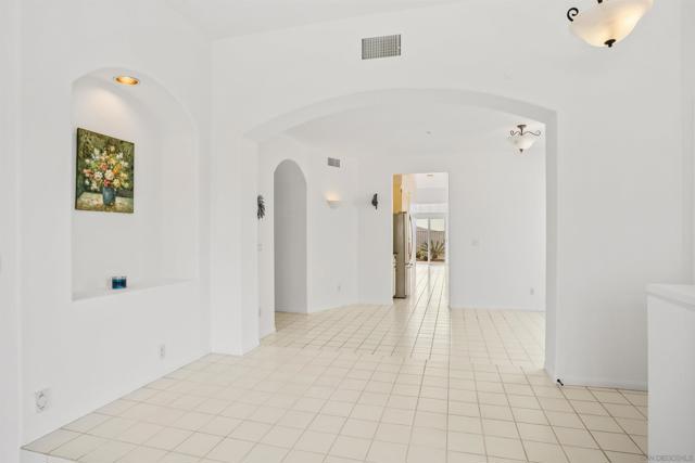 2133 View Crest Glen, Escondido CA: https://media.crmls.org/mediaz/1adbf404-0dde-4ff1-96dd-59b0ad398623.jpg