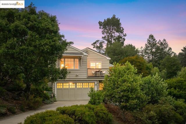 6452 Ascot Dr, Oakland CA: https://media.crmls.org/mediaz/1adbffb7-a50a-488b-81f6-c1ccd97607b6.jpg