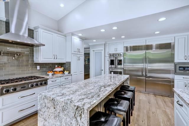 2369 Woodthrush Way, Pleasanton CA: https://media.crmls.org/mediaz/1adc6ab8-f5ff-43e3-86da-deace16856f2.jpg