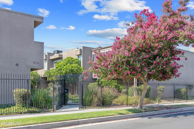 18134 Killion Street, Tarzana CA: https://media.crmls.org/mediaz/1adcf183-bb1d-476a-a6b8-1c9be67fbf79.jpg