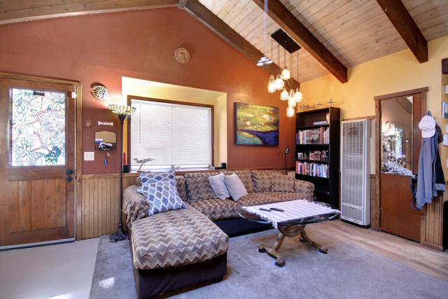 735 Santa Barbara Avenue, Sugarloaf CA: https://media.crmls.org/mediaz/1add1b47-ca45-43e5-8499-d754c86f99f6.jpg