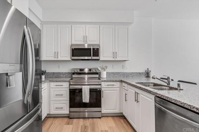 Detail Gallery Image 11 of 49 For 10427 Graphite St, Spring Valley,  CA 91977 - 3 Beds | 2/1 Baths