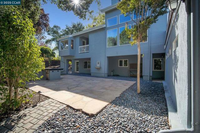 33 Altamount Drive, Orinda CA: https://media.crmls.org/mediaz/1add3043-b568-4305-a4d0-df0d7e39fd37.jpg