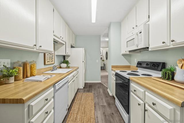 1017 S. Sunshine Ave, El Cajon CA: https://media.crmls.org/mediaz/1add38d2-9ec3-4fb6-96d5-bc260f5a0eeb.jpg