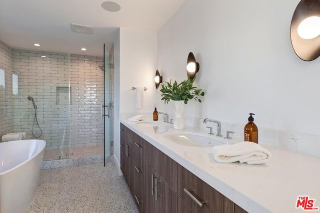 3528 Walnut Avenue, Manhattan Beach, California 90266, 5 Bedrooms Bedrooms, ,3 BathroomsBathrooms,Residential,Sold,Walnut,23238455