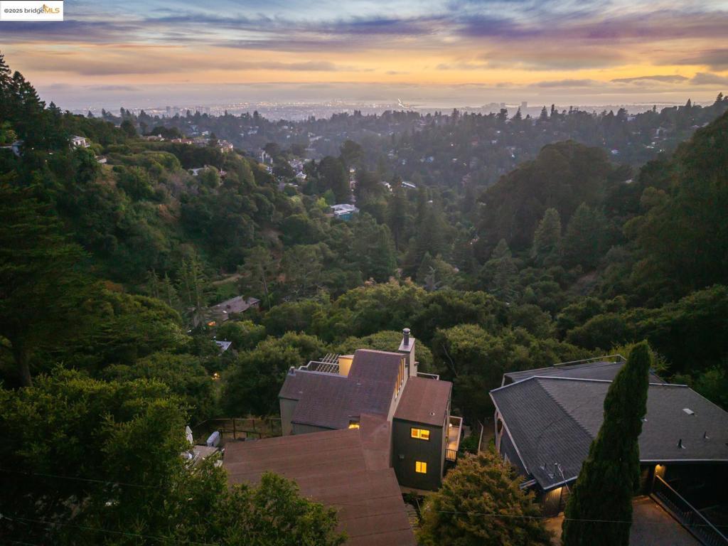 https://media.crmls.org/mediaz/1add823f-5434-4c73-89c9-5472c8d4dfd7.jpg?preset=X-Large