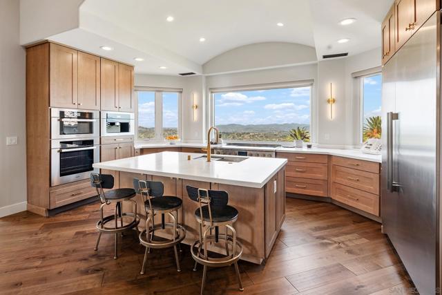 15484 Markar Rd, Poway CA: https://media.crmls.org/mediaz/1addd3db-9191-41b7-99ae-6885dda1ae24.jpg