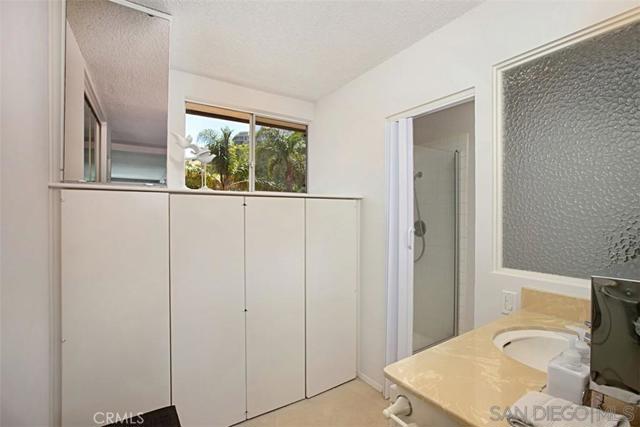 Image 11 of 18 For 2630 Torrey Pines Rd  E24