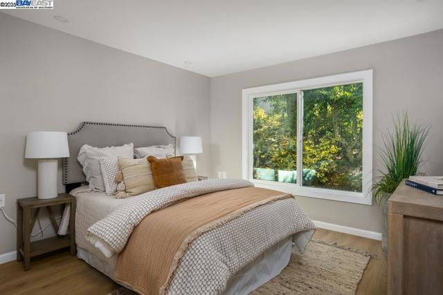1233 Singingwood Ct, Walnut Creek CA: https://media.crmls.org/mediaz/1ade8368-73a9-4afe-b367-6cc50405c35d.jpg