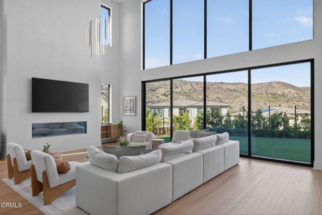 Detail Gallery Image 13 of 77 For 11862 N Hillsborough Ln, Porter Ranch,  CA 91326 - 5 Beds | 5/1 Baths