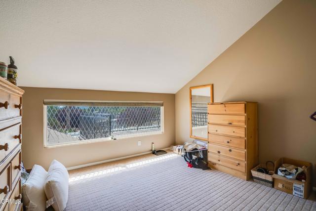 35135 Caprock Road, Santa Clarita CA: https://media.crmls.org/mediaz/1adfa45c-b93b-4743-9bc4-f5bfce88bdd7.jpg