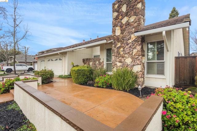 Image 2 of 59 For 3237 Vera Cruz Dr