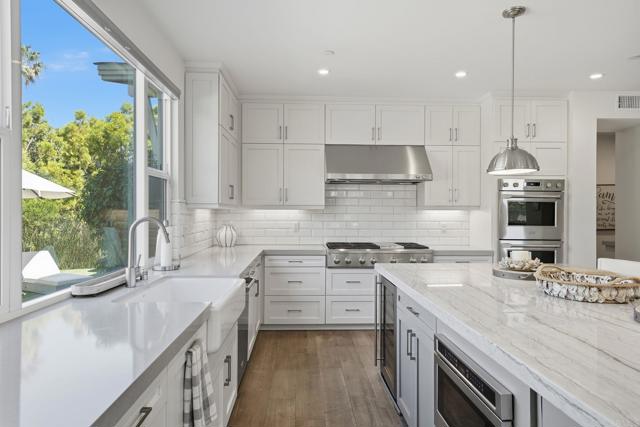 Detail Gallery Image 8 of 74 For 374 Fulvia St, Encinitas,  CA 92024 - 4 Beds | 4/1 Baths