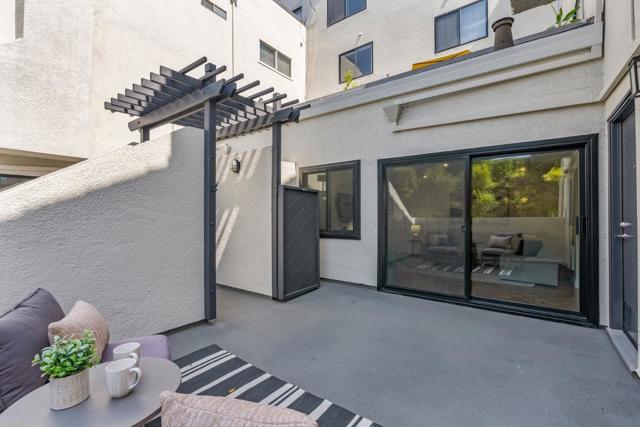 1 Appian Way, South San Francisco CA: https://media.crmls.org/mediaz/1ae11e45-99fb-4825-a2b9-c3c437c0675d.jpg