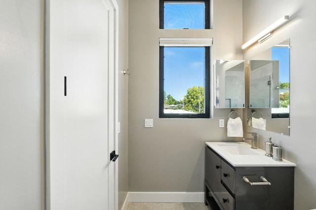 500 Walnut Street, San Carlos CA: https://media.crmls.org/mediaz/1ae11e97-5b11-4117-899a-895dd8c49ed8.jpg