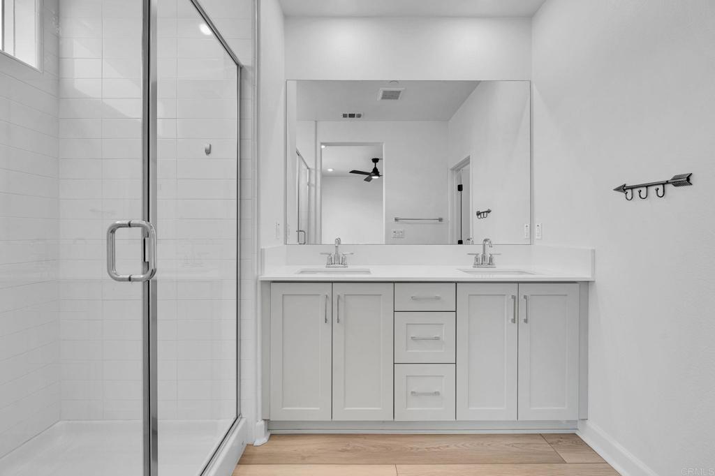 https://media.crmls.org/mediaz/1ae170e1-1e2e-4ebd-8494-3da1093ebcd0.jpg?preset=X-Large