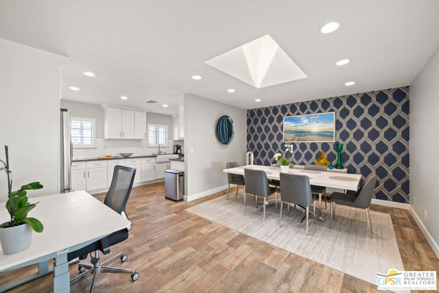 2002 S Bobolink Lane, Palm Springs CA: https://media.crmls.org/mediaz/1ae172d7-eac9-4865-a207-8d1b993069bc.jpg