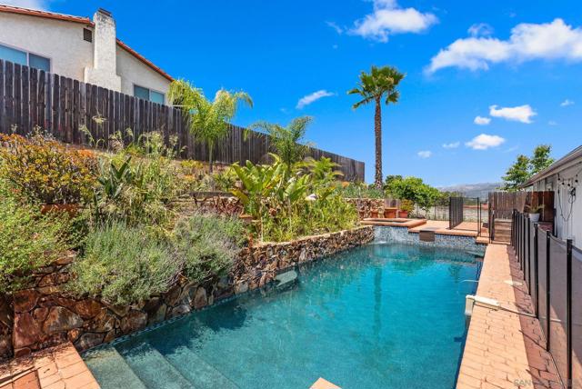 925 Moody Dr, Escondido CA: https://media.crmls.org/mediaz/1ae1a0df-b395-43a7-91b7-7bce76093c6a.jpg