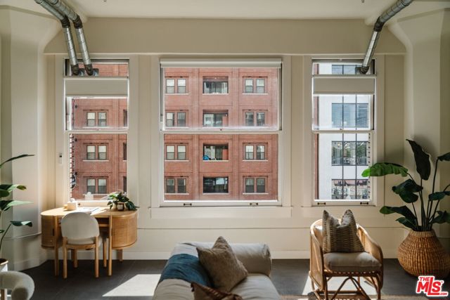 939 S Broadway, Los Angeles CA: https://media.crmls.org/mediaz/1ae28c7f-49b4-4231-b36f-3cd494293b9e.jpg