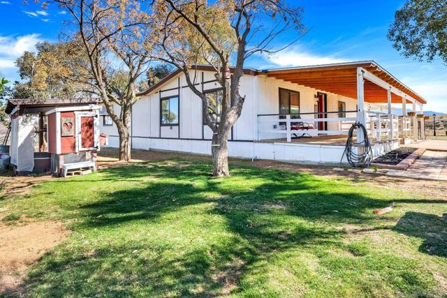 40110 Angora Ln, Temecula CA: https://media.crmls.org/mediaz/1ae2d748-ffc6-48f8-8de1-9d47a3e1312d.jpg