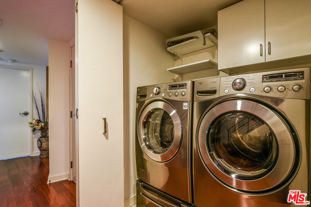 13700 MARINA POINTE Drive, Marina del Rey CA: https://media.crmls.org/mediaz/1ae2e135-2801-45cf-9942-788951f03fa5.jpg