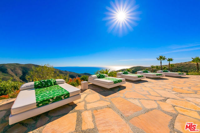 10502 Yellow Hill Road, Malibu CA: https://media.crmls.org/mediaz/1ae42f67-40d4-4b67-8b91-438181e62c69.jpg