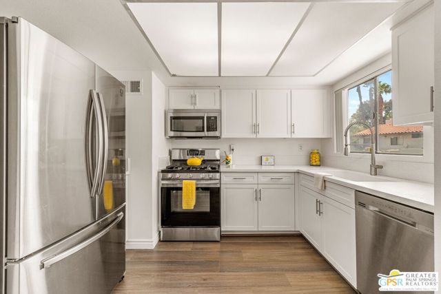 75190 Via Manzano, Palm Desert CA: https://media.crmls.org/mediaz/1ae55d19-081c-4075-8909-a9a482f4cf80.jpg