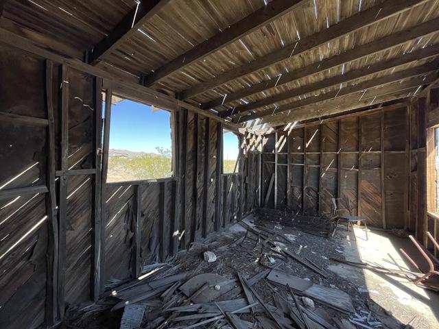 216 Jesse Road, Landers CA: https://media.crmls.org/mediaz/1ae597b5-522f-4aaf-b685-09a152b5ef86.jpg